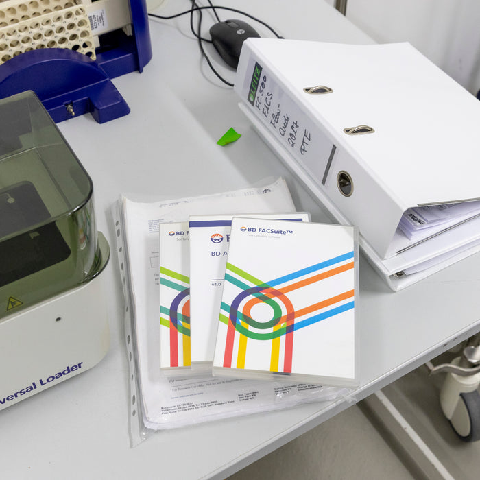 BD FACSVerse – 3-Laser Flow Cytometer with BD FACS Universal Loader