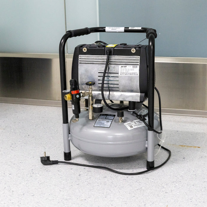 Jun-Air OF302 – Oil-Free Piston Compressor Unit with 15 L Tank