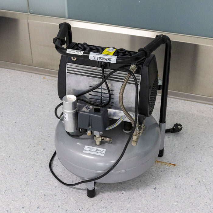 Jun-Air OF302 – Oil-Free Piston Compressor Unit with 15 L Tank