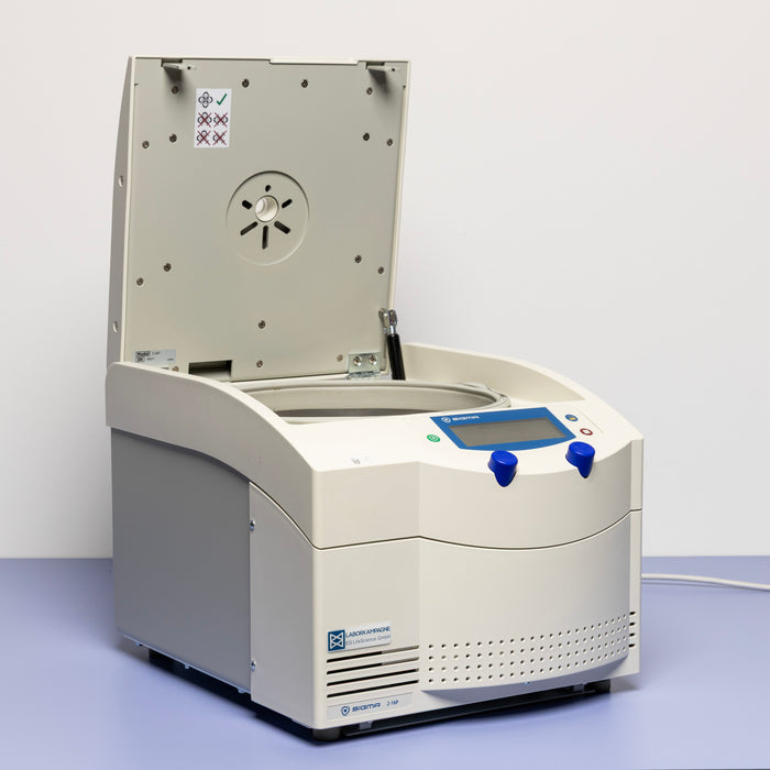 Sigma Zentrifuge 2-16P mit Rotor Ausschwingrotor 11122 + Becher 13222 und Winkelrotor 12148