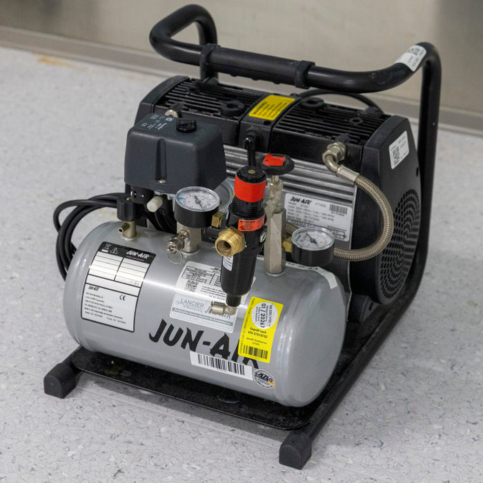 Jun-Air OF302 – Oil-Free Piston Compressor Unit with 4 L Tank